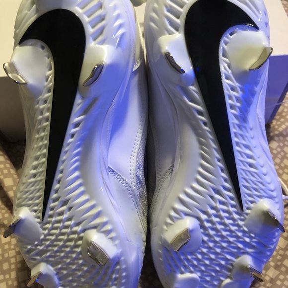 BACK TO SCHOOL SALE on CLEATS -  White & grey NIKE HYPERDIAMOND Cleats - Picture 5 of 5